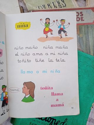 Libros antiguos. Amiguitos. Álvarez