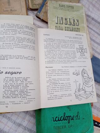 Libros antiguos. Amiguitos. Álvarez