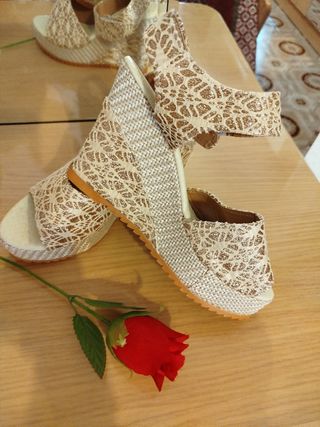 SANDALIAS DORADAS 