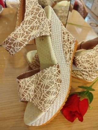 SANDALIAS DORADAS 
