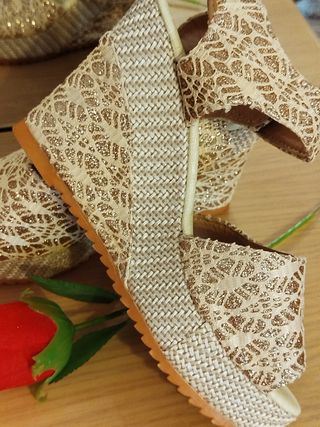 SANDALIAS DORADAS 