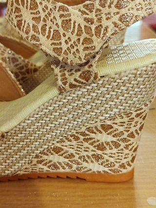 SANDALIAS DORADAS 
