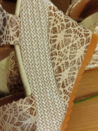SANDALIAS DORADAS 