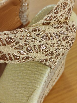 SANDALIAS DORADAS 