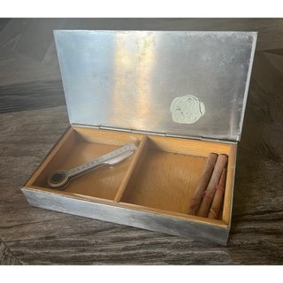Caja de cigarros de peltre