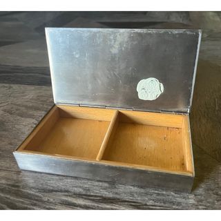 Caja de cigarros de peltre