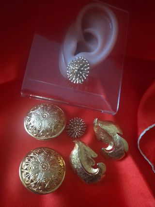 Pendientes anémona, chapados oro Charles Jourdan