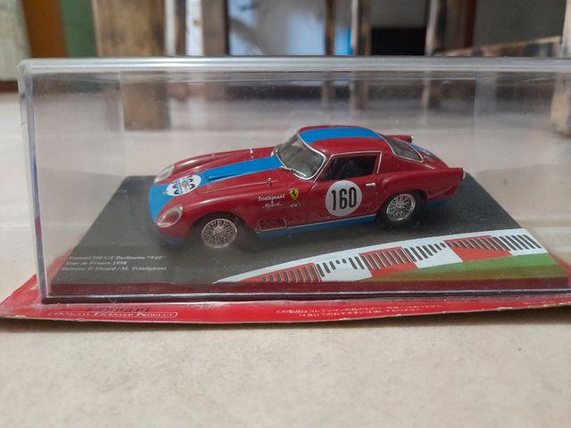 Vendo modellino Ferrari