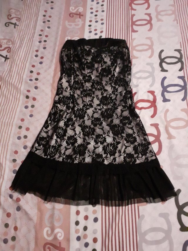 Vestido plateado con transparencias