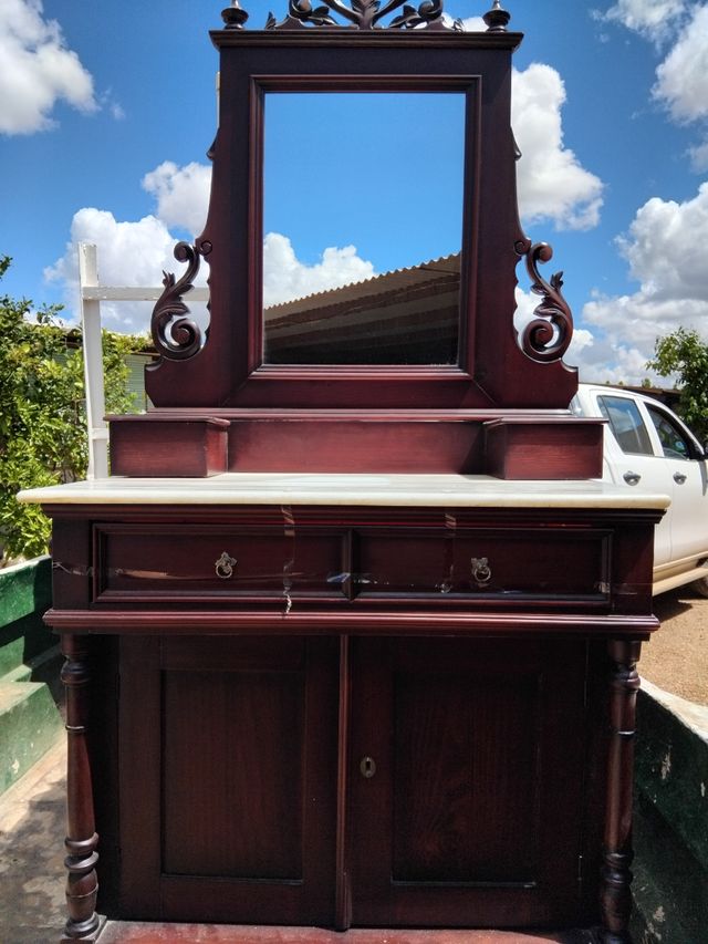 Cómoda tocador antiguo