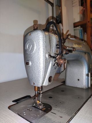 Máquina de coser industrial recta