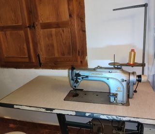 Máquina de coser industrial recta