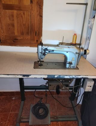 Máquina de coser industrial recta
