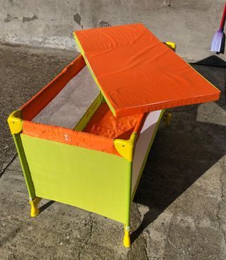 Cuna de viaje portátil.