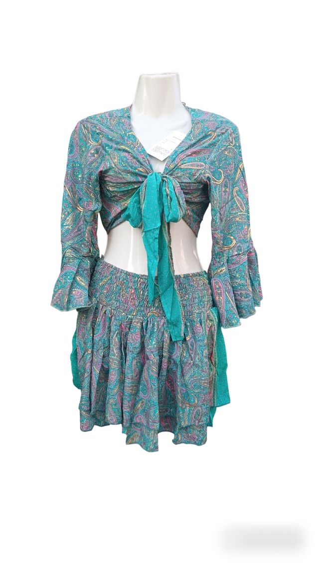 Conjunto de mujer top y falda 