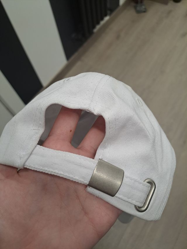 gorra blanca