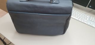 Maletín de piel azul 