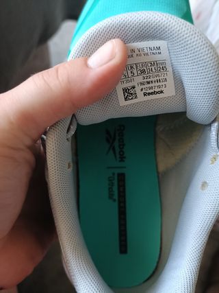 Se vende zapatillas de Reebok levante 2