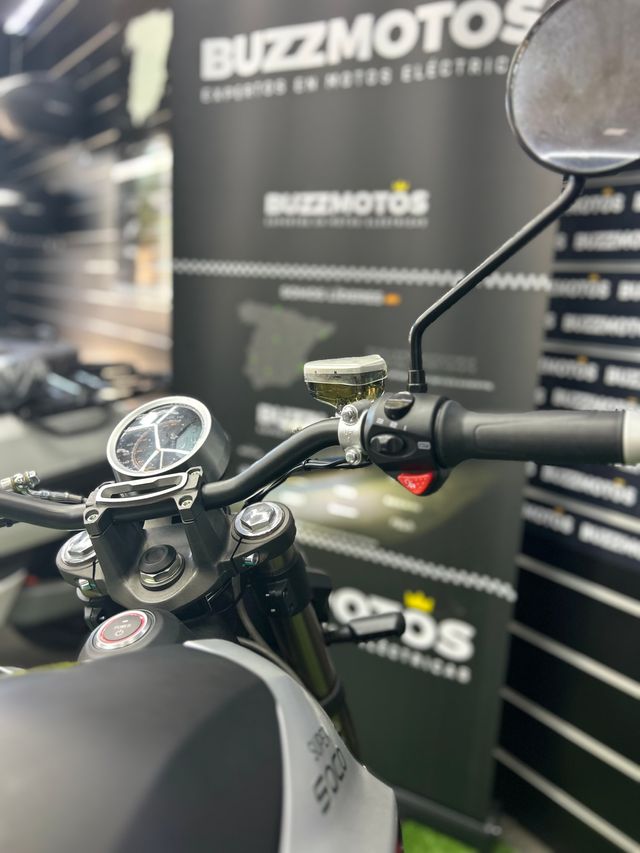 Moto eléctrica Super Soco TC MAX 2024