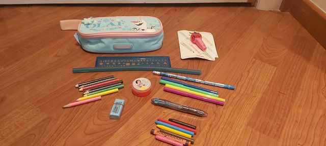 Fronzen. Estuche + lápices y boli