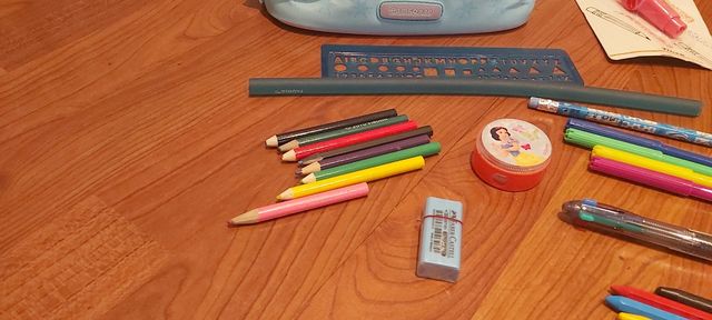 Fronzen. Estuche + lápices y boli