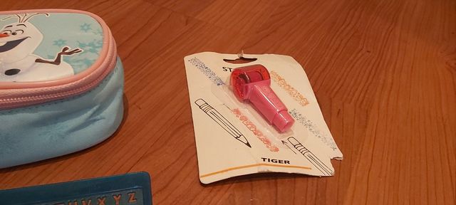 Fronzen. Estuche + lápices y boli