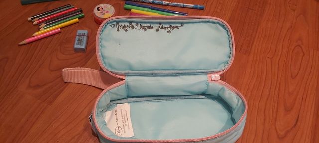 Fronzen. Estuche + lápices y boli