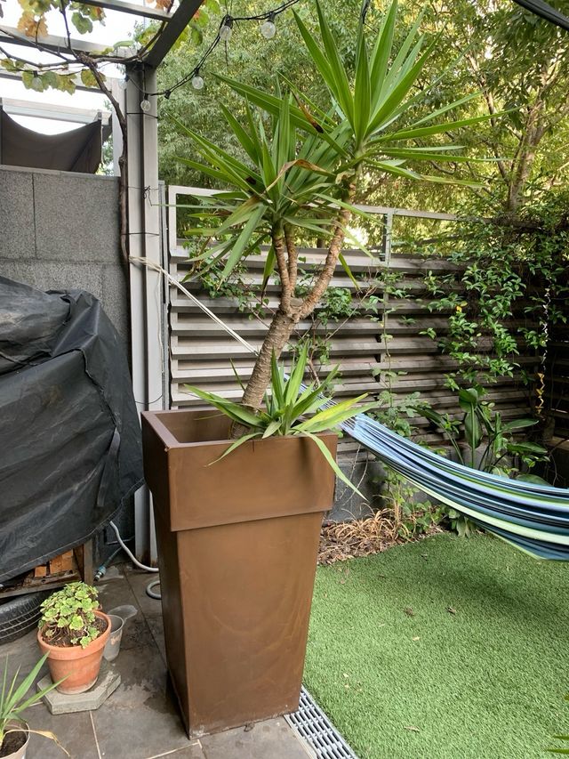 Macetero grande simil acero corten