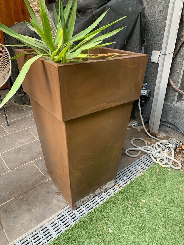 Macetero grande simil acero corten
