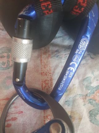 Reverso de escalada y mosqueton