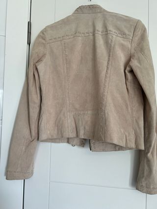 Cazadora piel Stradivarius beig
