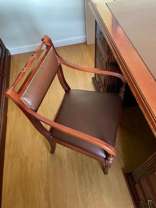 Mesa antigua despacho con dos sillas