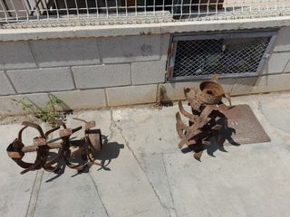 Vendo lote de dos piezas de motocultor.