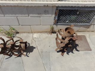 Vendo lote de dos piezas de motocultor.