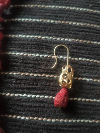 COLLAR Y PENDIENTES DE CORAL Y ORO 