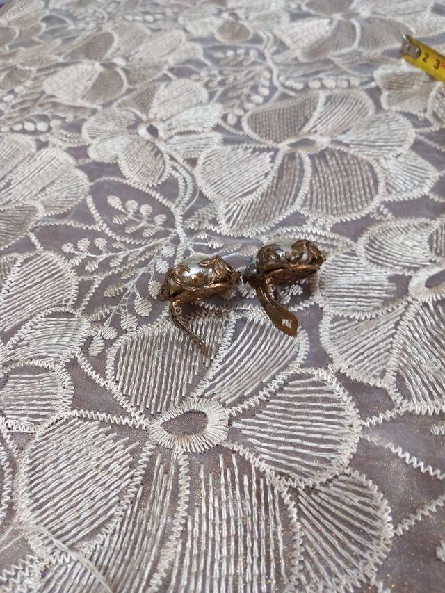 Orecchini vintage dorati e simil perle