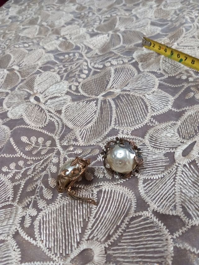 Orecchini vintage dorati e simil perle