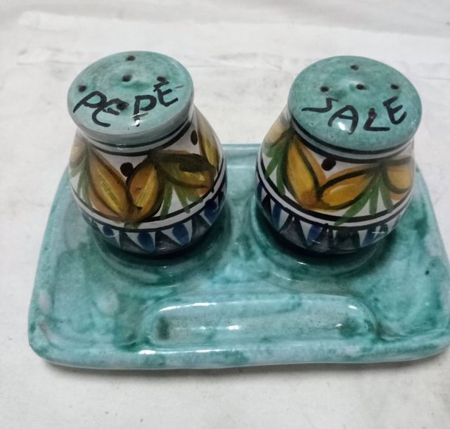 Sale e pepe ceramica di Vietri firmato