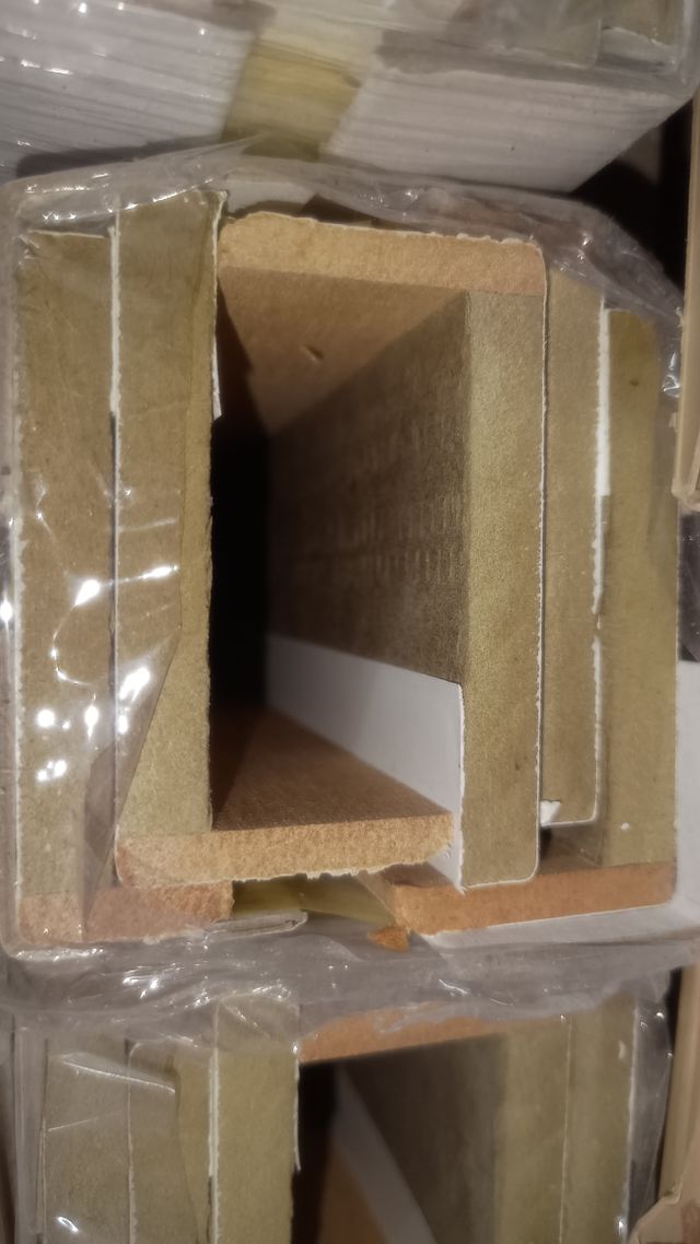 Molduras blancas con ala