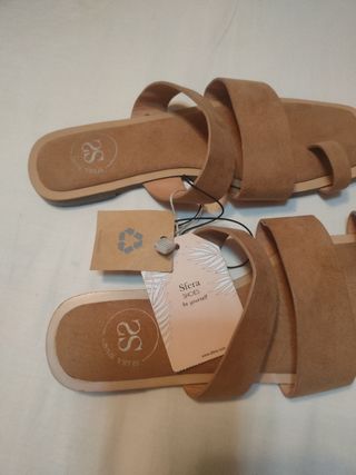 Sandalias de dedo color Camel,nueva sin es