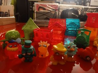 lote de zomlings + vehiculos + casas