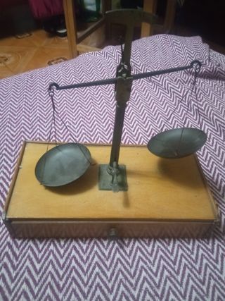 Antigua balanza