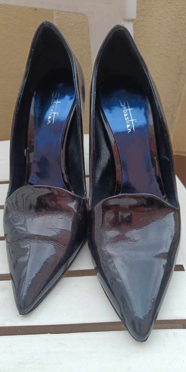 Zapatos aguja charol Sebastián Milano