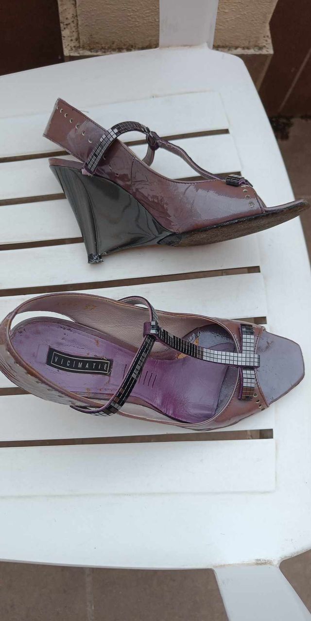 Sandalia piel violeta cuña 37