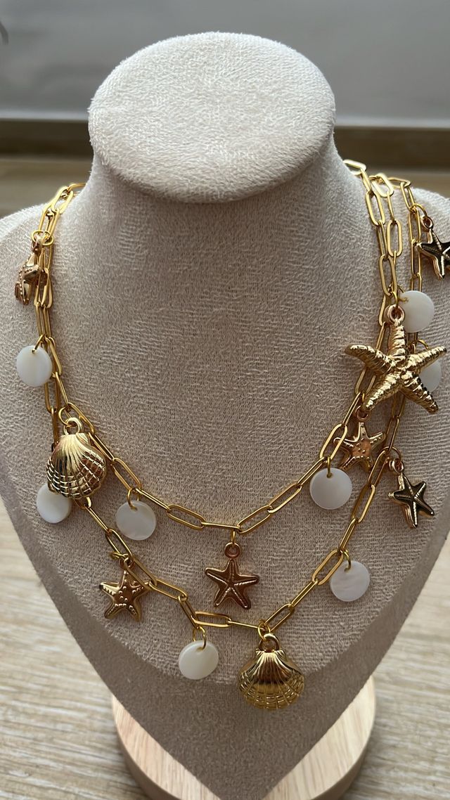 Collar conchas dorado