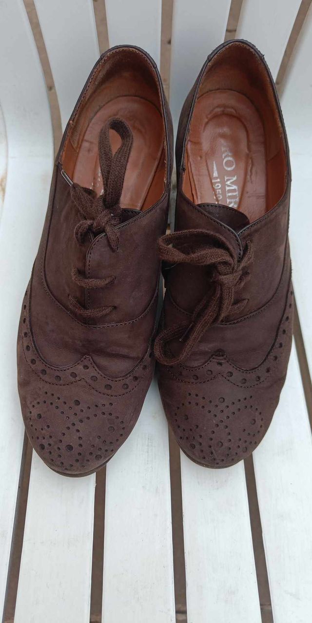 Zapato marrón ante tacón