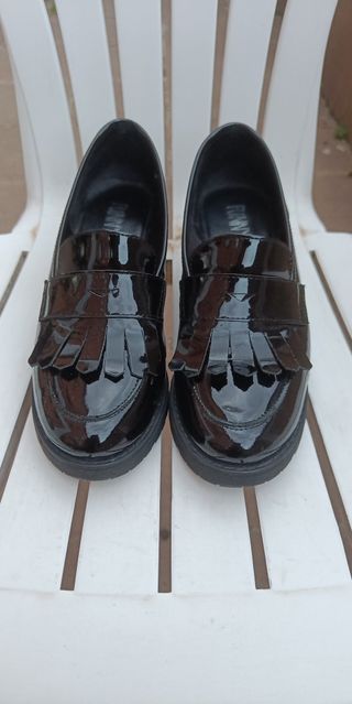 Zapato tacón charol negro (un uso)