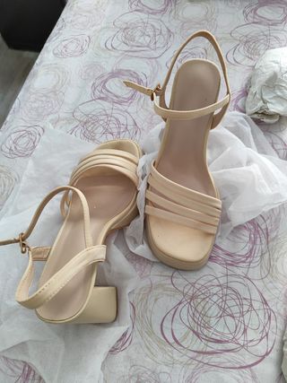 Bonitas y elegantes Sandalias de tacón 