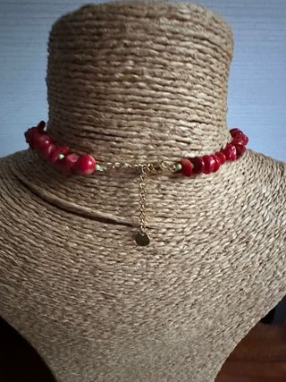 Collar medusa roja y verde 