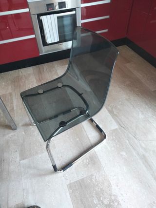Mesa y 4 sillas